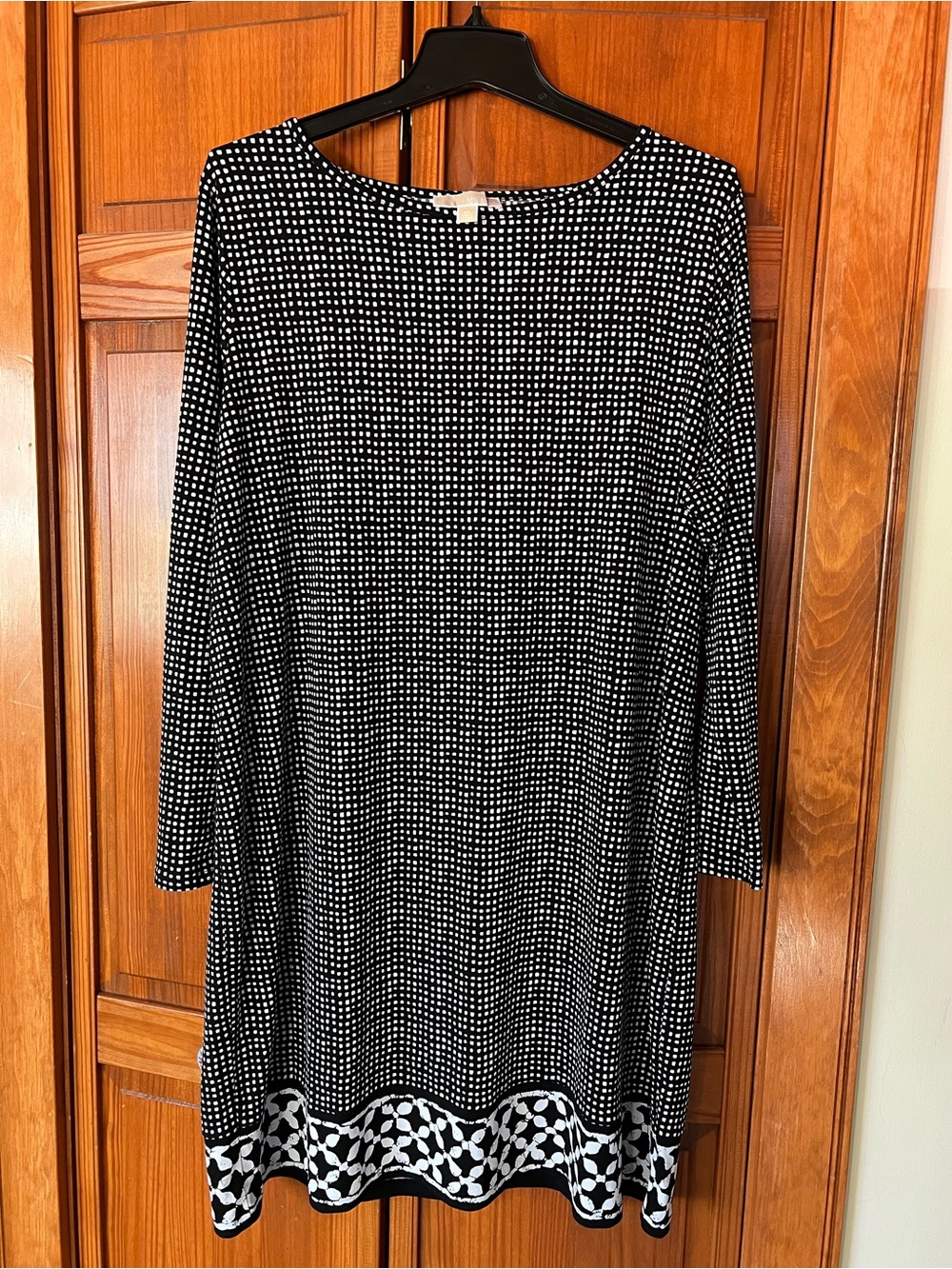 Michael Kors Black and White Geometric Border Shift Dress - w/stretch